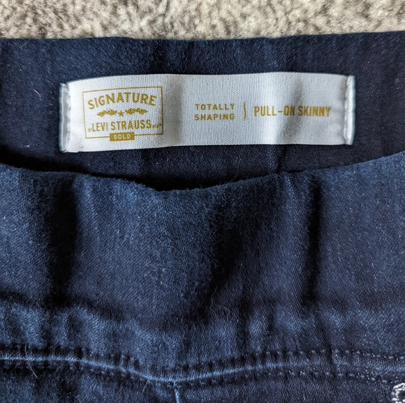 Levi Totally Shaping Pull On Skinny Jegging Size 6 - Picture 3 of 4